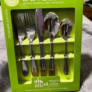 Flatware set